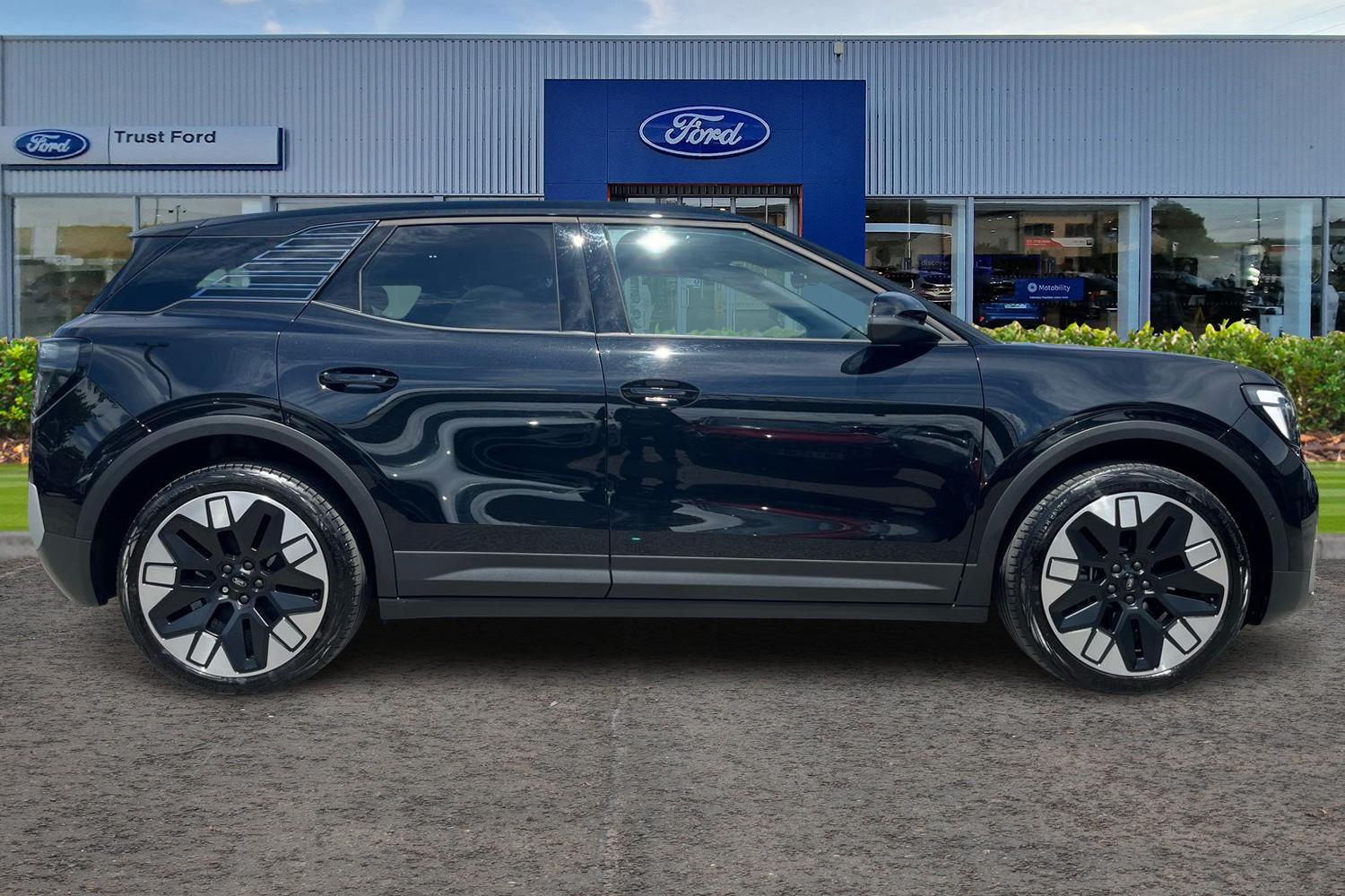 Ford Explorer Photo 2