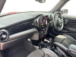 MINI Hatch Photo 2