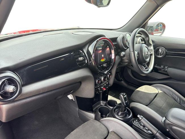 MINI Hatch Photo 2