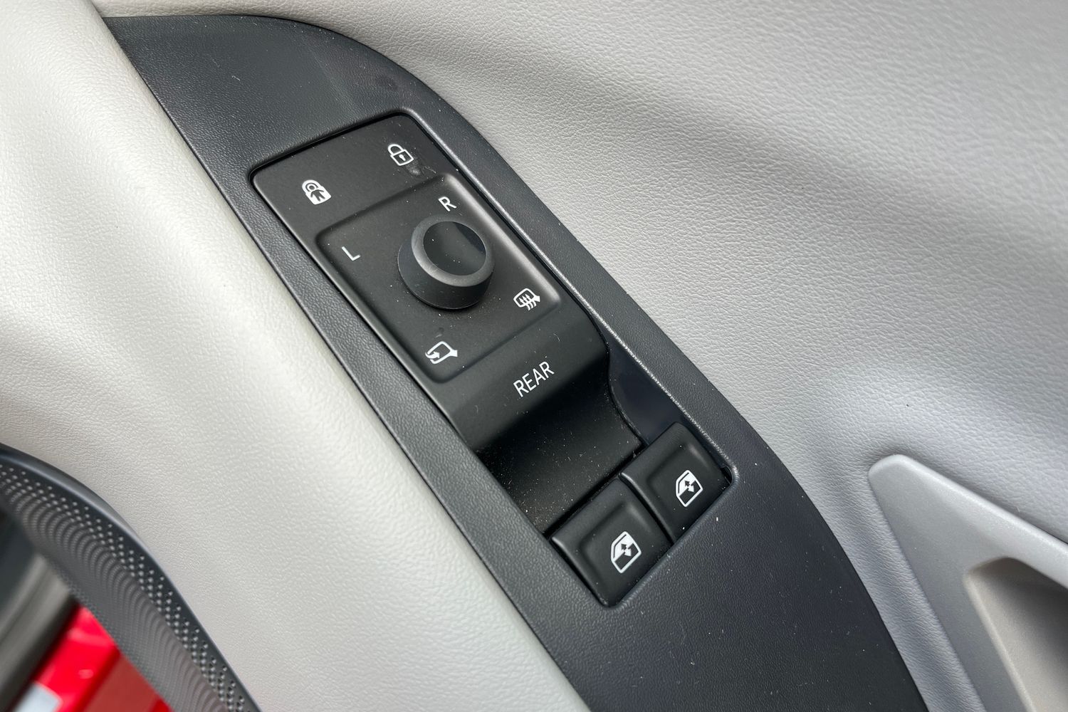 Ford Explorer Photo 15