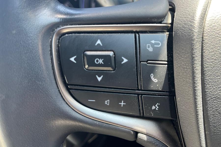 Lexus UX Photo autoimg-33aba7c548c4430a0368a879ba1913f538a13897.jpg