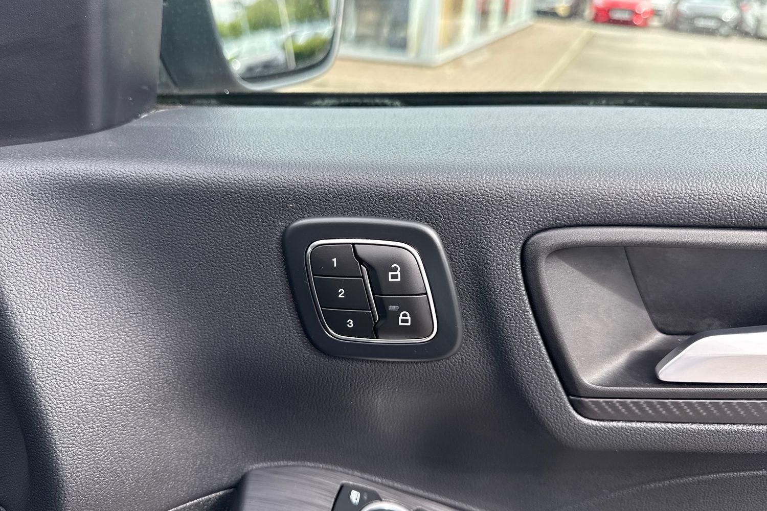 Ford KUGA Photo 25