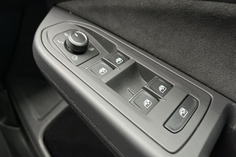 Volkswagen GOLF Photo autoimg-33ba923a57ef5c8f8f54d19aebe98e395143a3a0.jpg