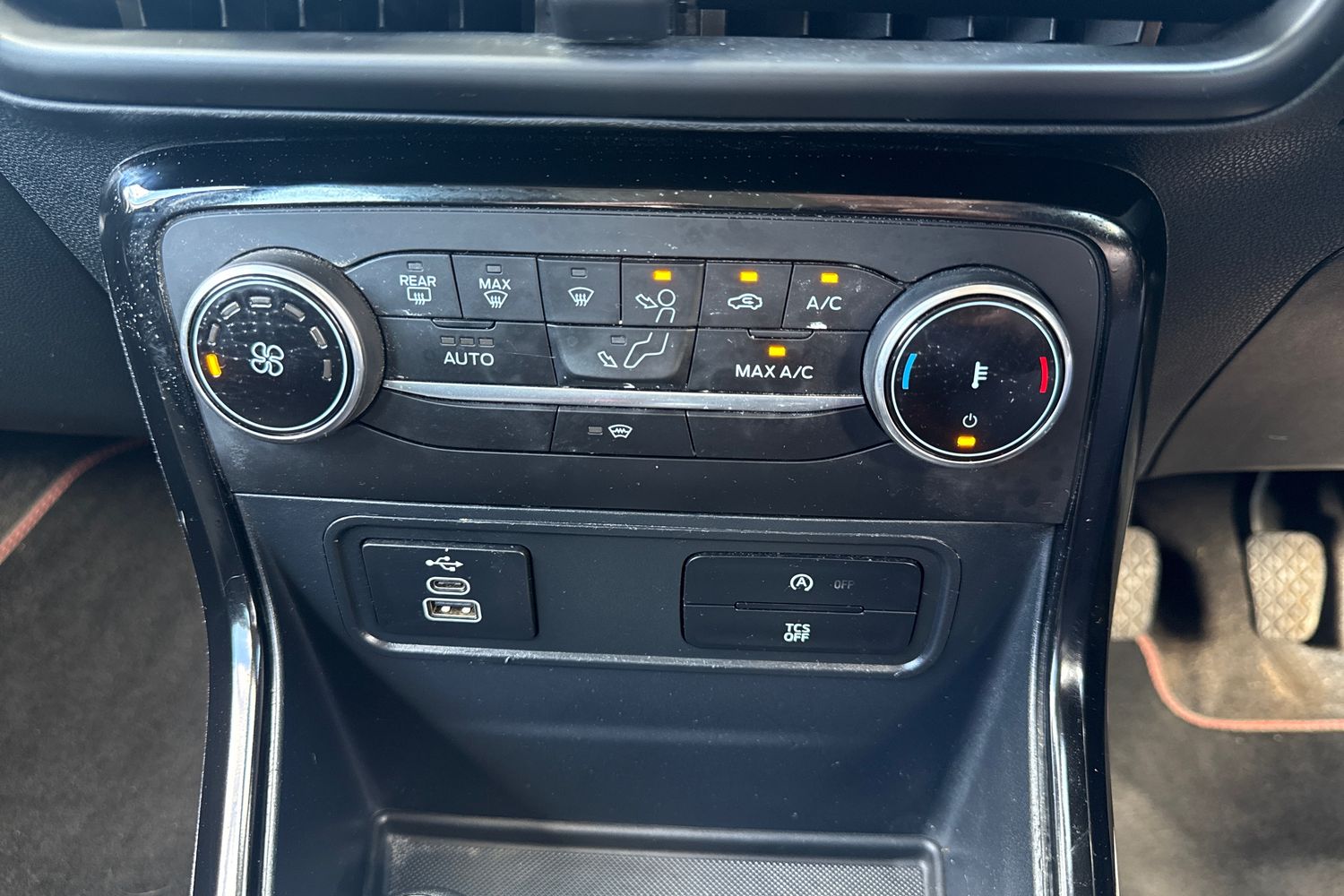 Ford EcoSport Photo 32