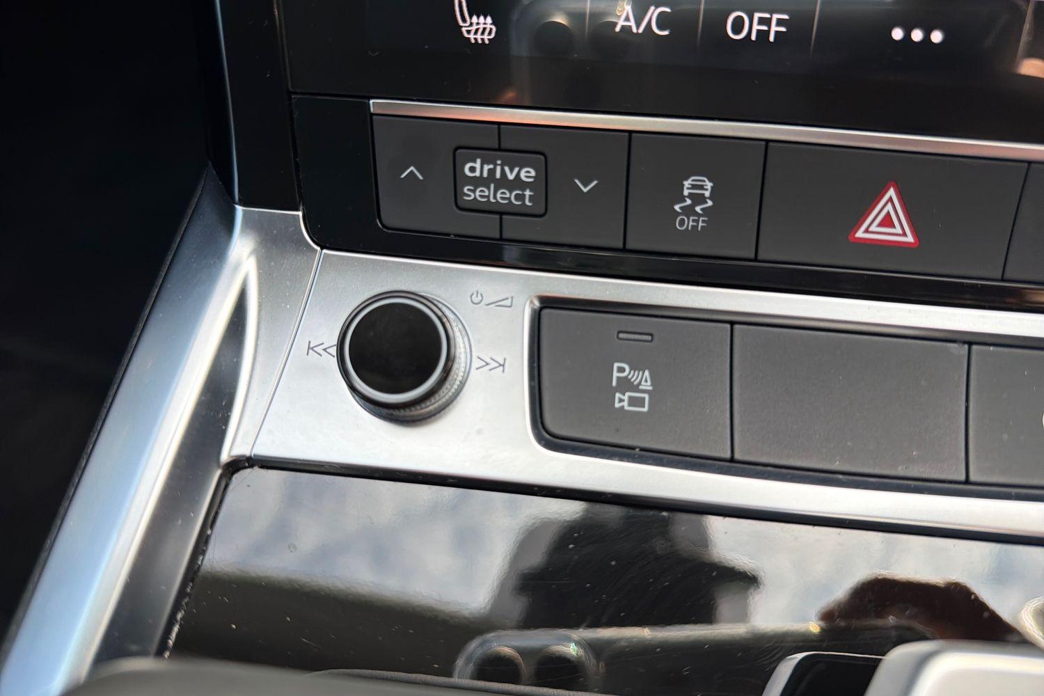Audi E-TRON Photo 23