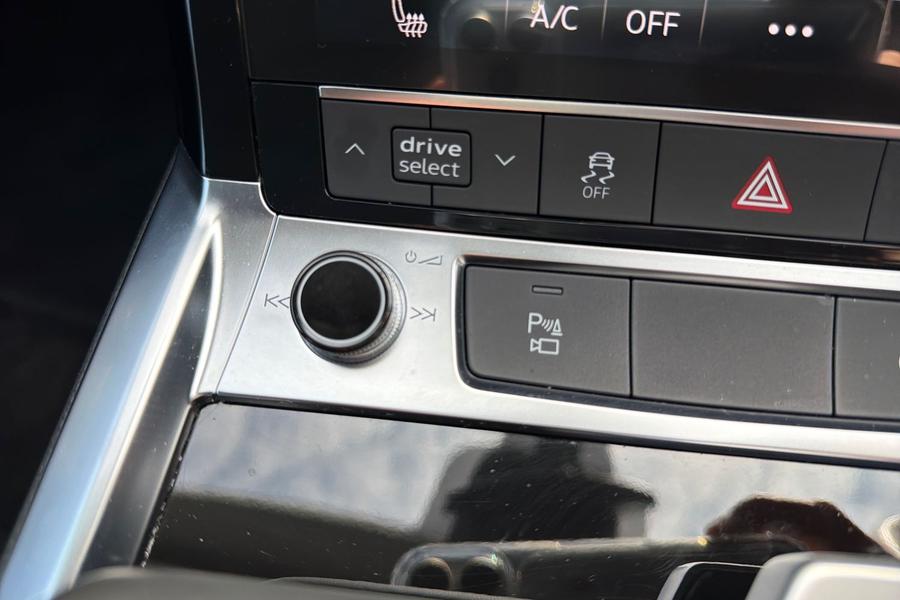Audi E-TRON Photo autoimg-33c0821b9fc2ed7c89c3c0aab7db861d060998d7.jpg