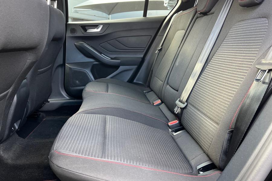 Ford Focus Photo autoimg-33c179a834d1d31bf8df8cebf3563b48adb48295.jpg