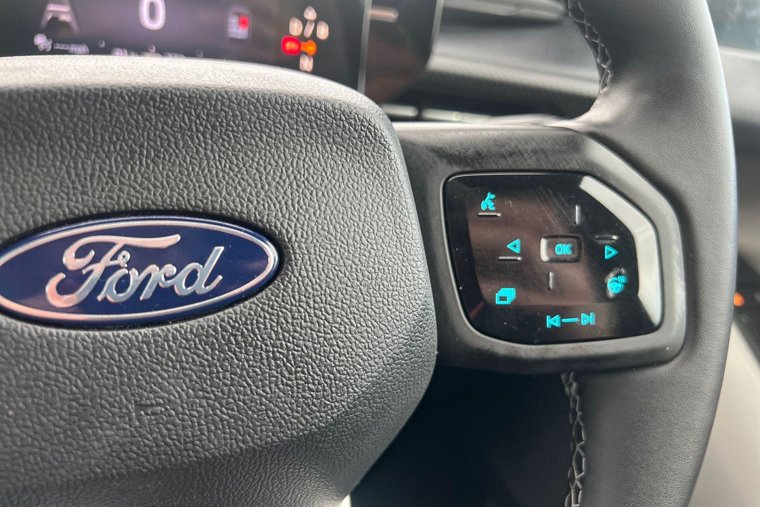 Ford EXPLORER Photo 28