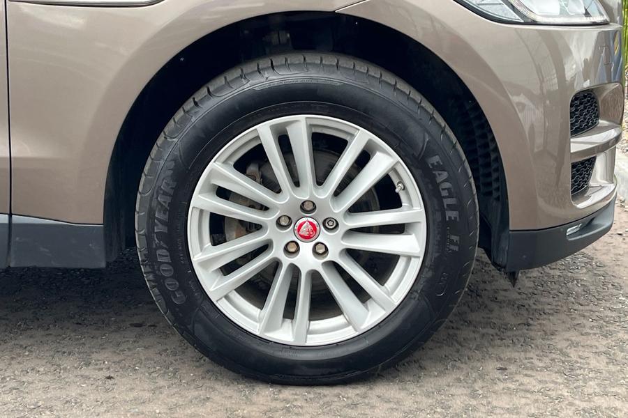 Jaguar F-PACE Photo autoimg-33c79adc4f5941b9cedd77a6e70ca8c3a0442319.jpg