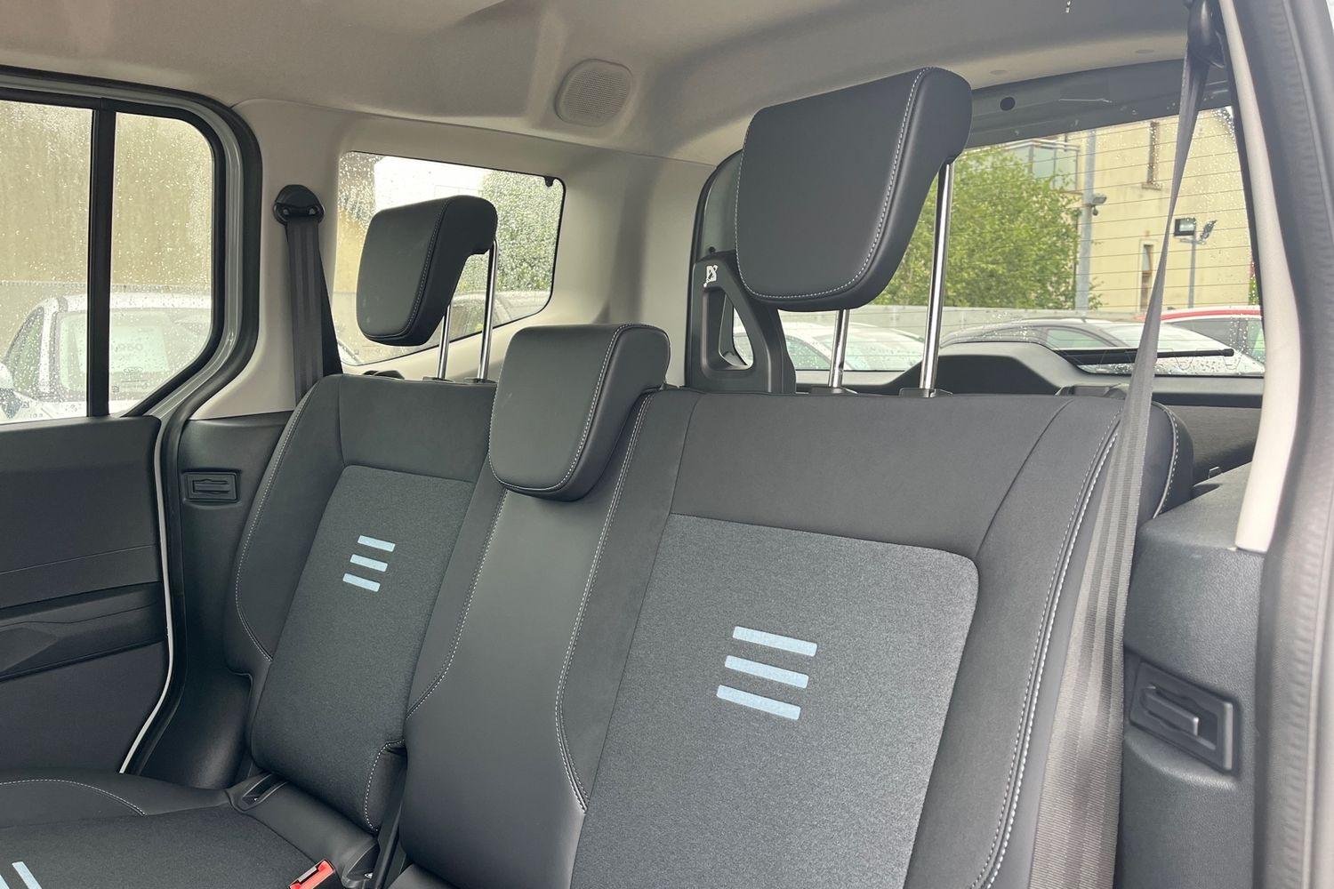 Ford E-Tourneo Courier Photo 19