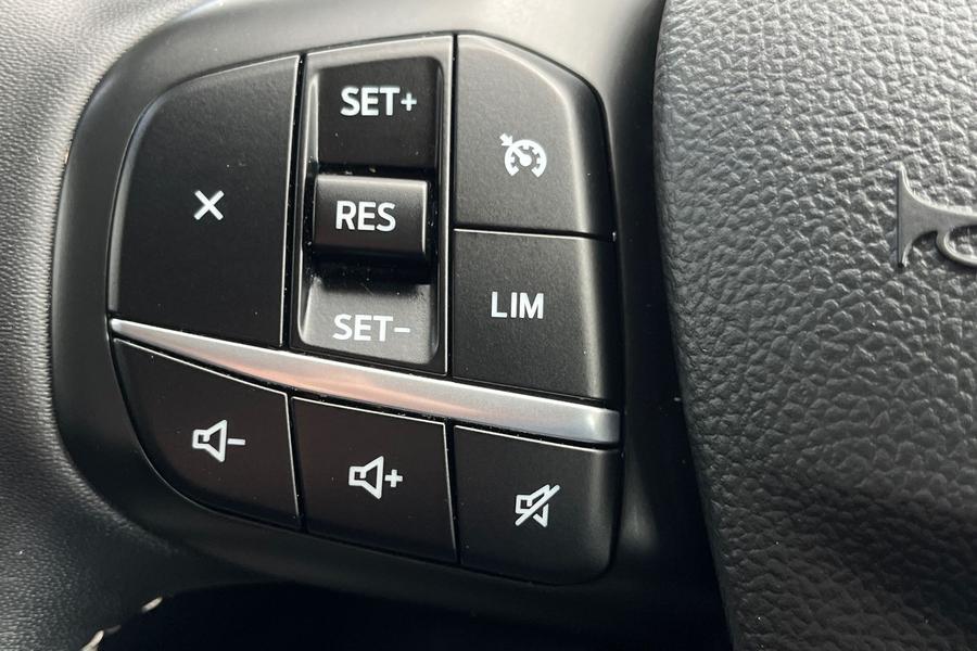 Ford Kuga Photo autoimg-33d2a162f9105c3f62004b0da93fc06348707697.jpg