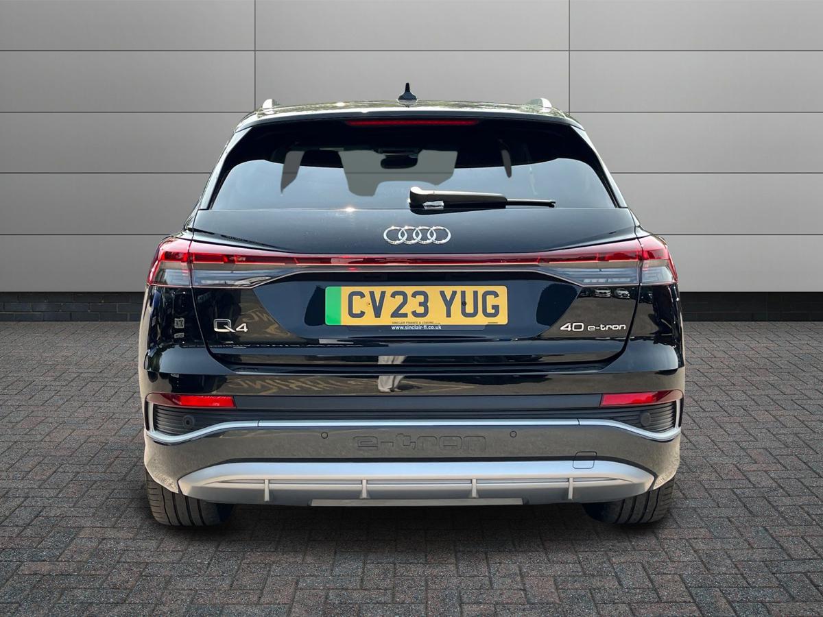 Audi Q4 e-tron Photo 6