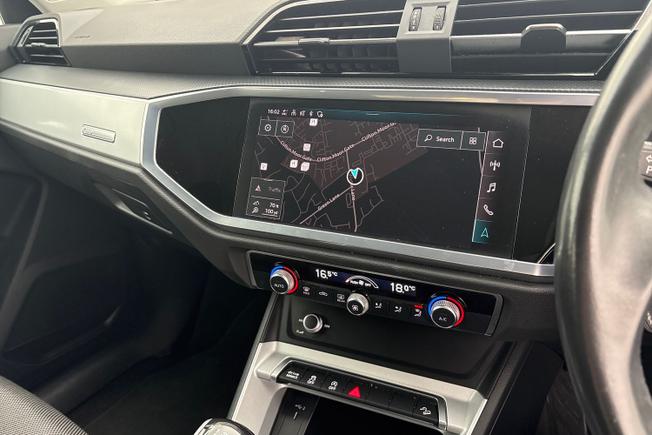 AUDI Q3 Photo 14