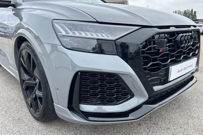 AUDI Rsq8 Photo 29