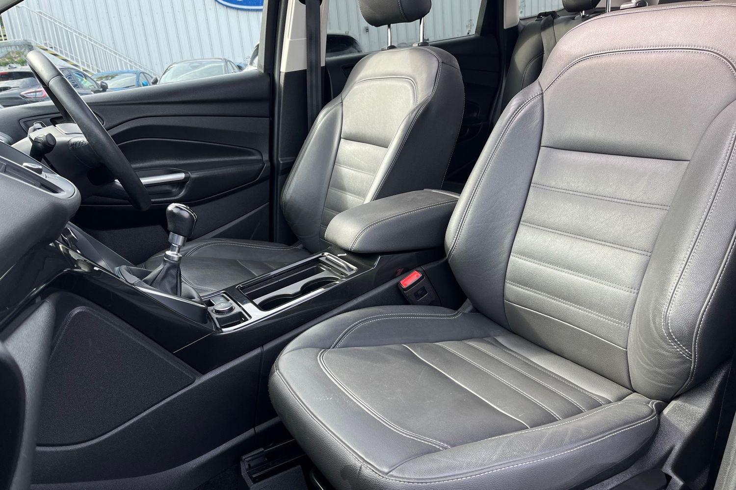 Ford KUGA Photo 18