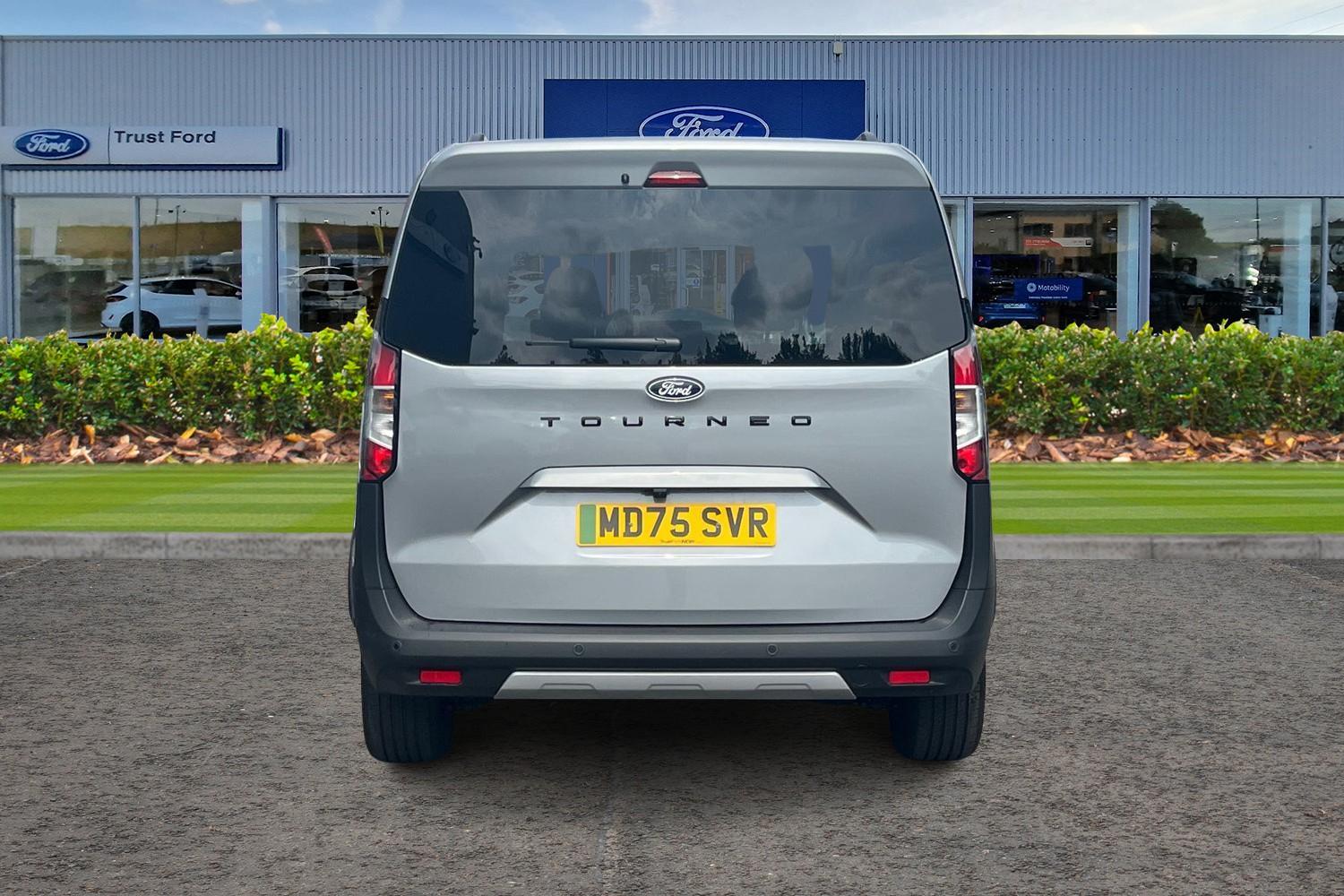 Ford E-TOURNEO COURIER Photo 6