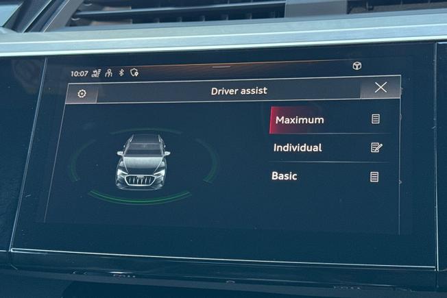 AUDI Q8 E-Tron Photo 35