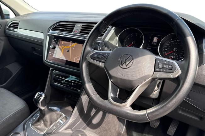 VOLKSWAGEN Tiguan Photo 6