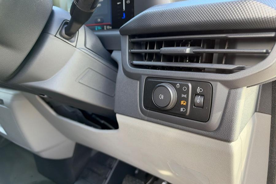 Ford E-TRANSIT CUSTOM Photo autoimg-33ea23a9f8ffe13fba9668e8e1a2aee1e8b5b87b.jpg