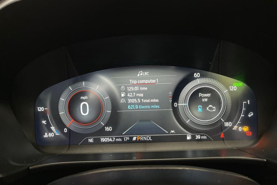 Ford Kuga Photo autoimg-33ed4c672422caa7a0e17ca372889968ff0a47b3.jpg