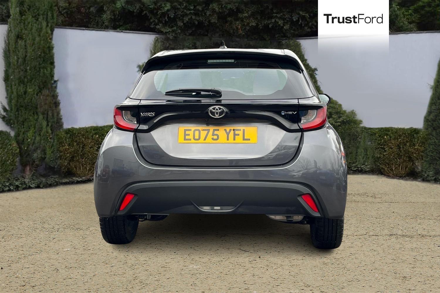 Toyota YARIS Photo 6