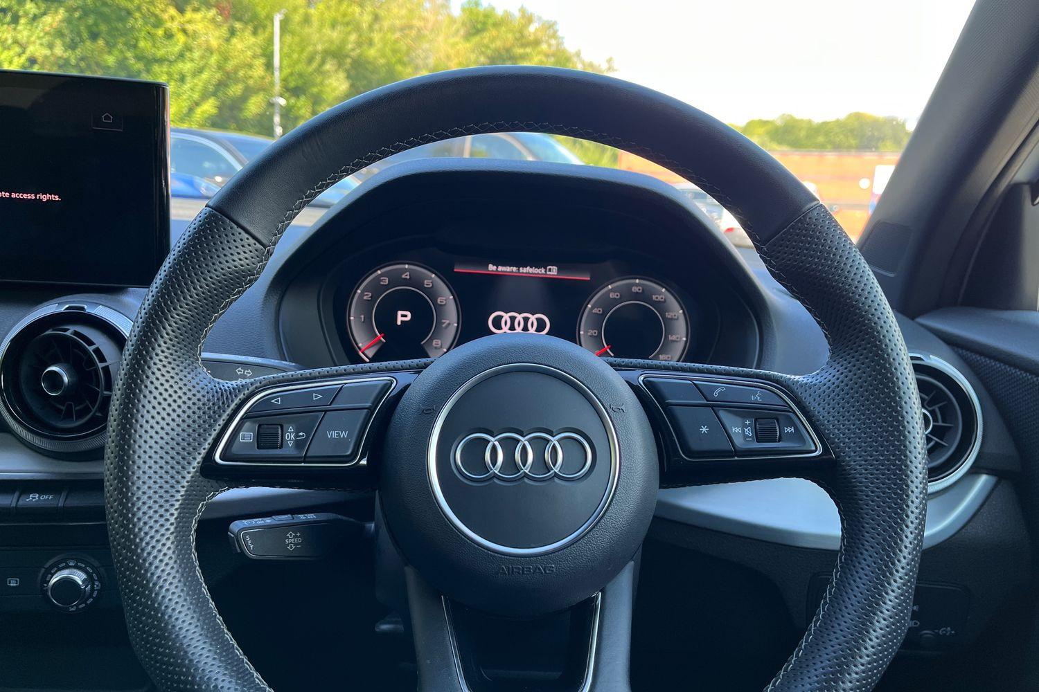 Audi Q2 Photo 11