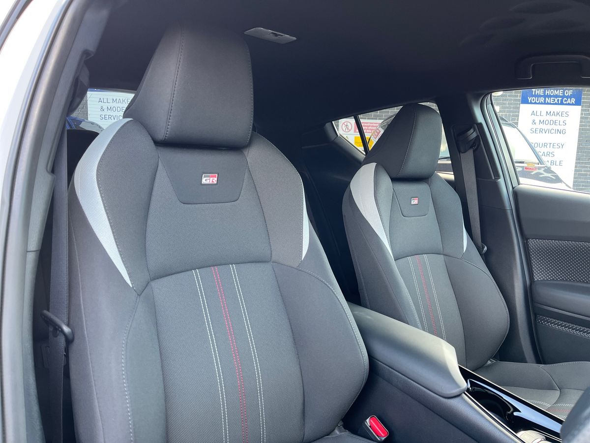 Toyota C-HR Photo 27