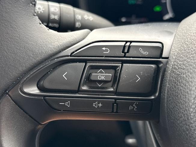 TOYOTA Yaris Photo 16