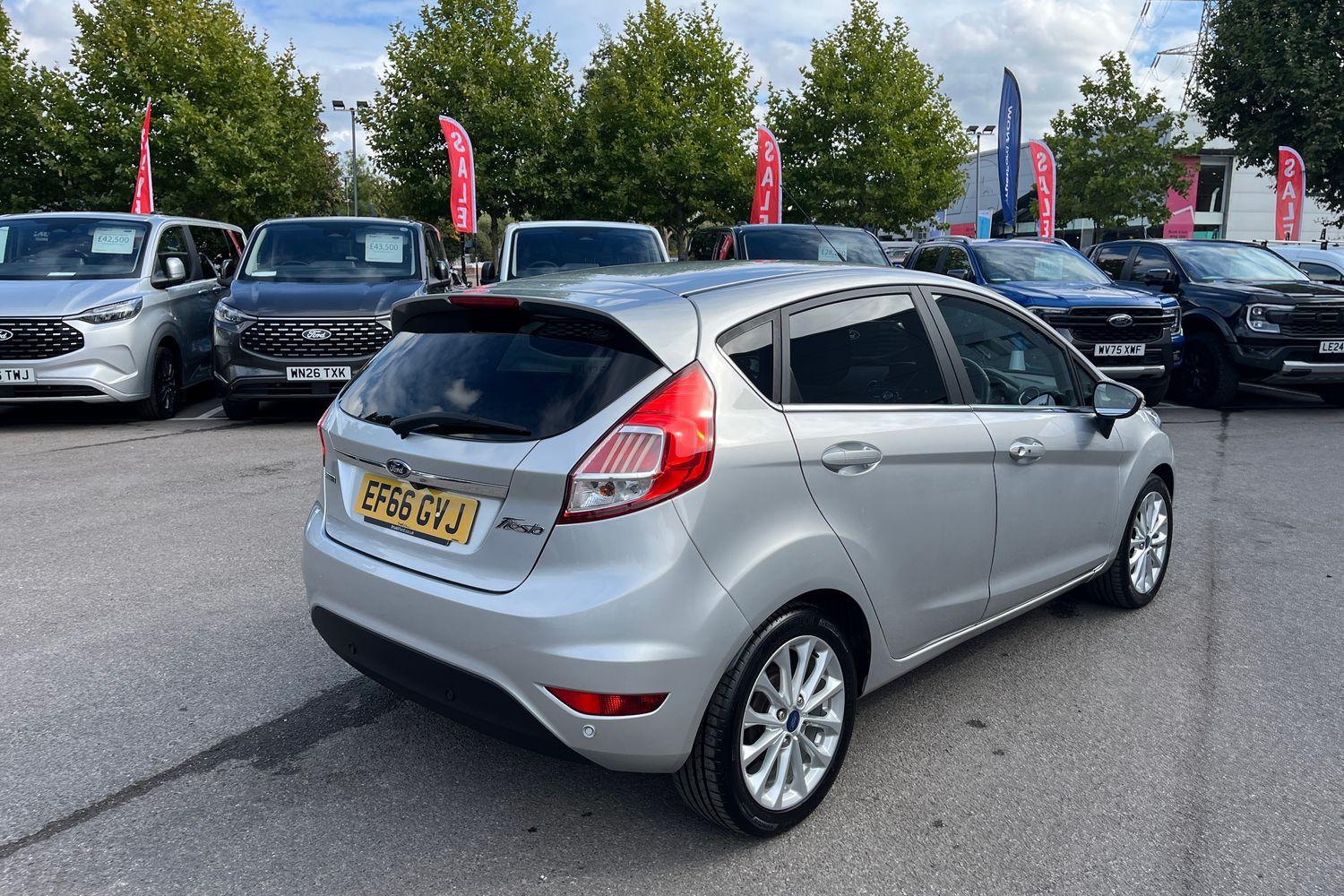 Ford FIESTA Photo 34