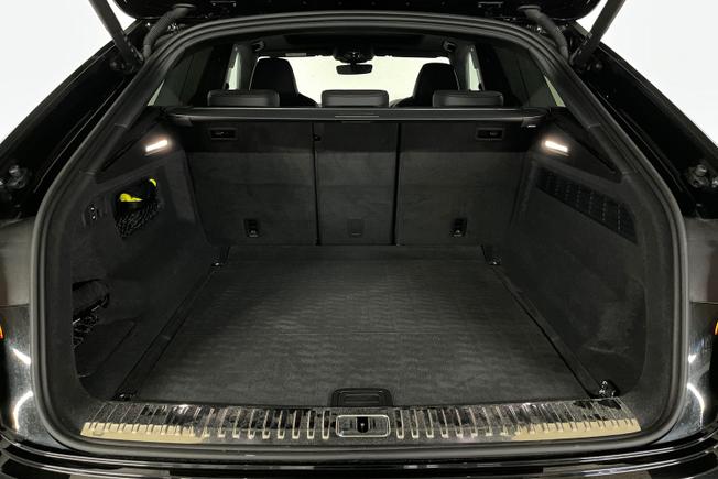 AUDI Rsq8 Photo 12