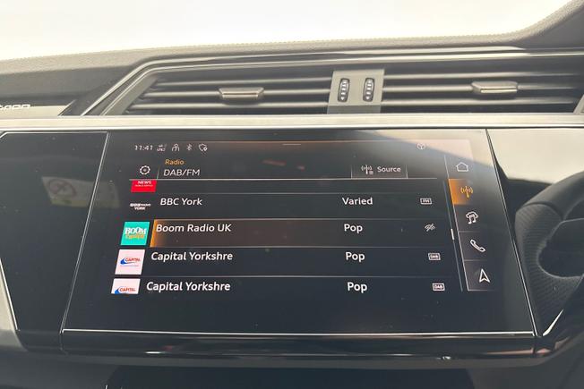 AUDI Q8 E-Tron Photo 13