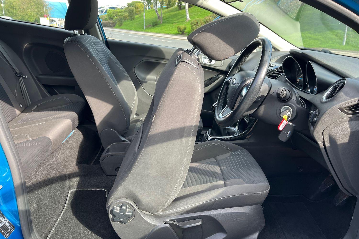 Ford FIESTA Photo 37