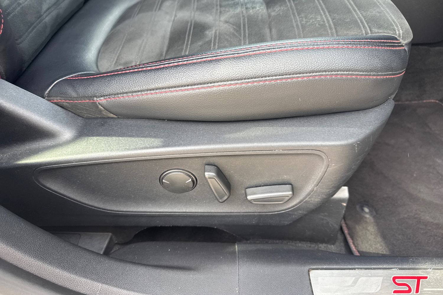 Ford KUGA Photo 36
