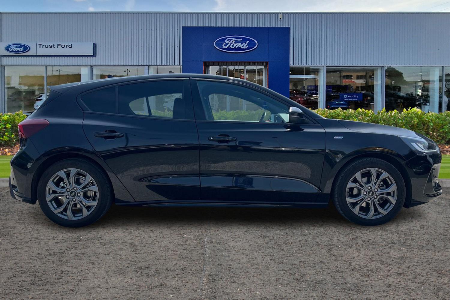 Ford Focus Photo 2