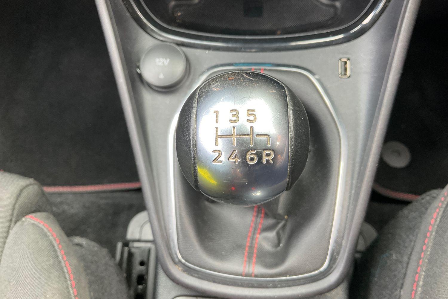 Ford PUMA Photo 28