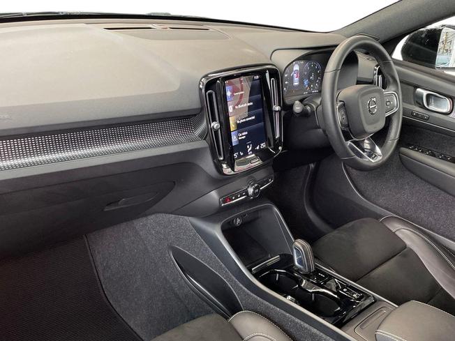 VOLVO Xc40 Photo 2