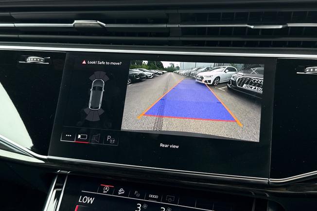 AUDI Q8 Photo 38