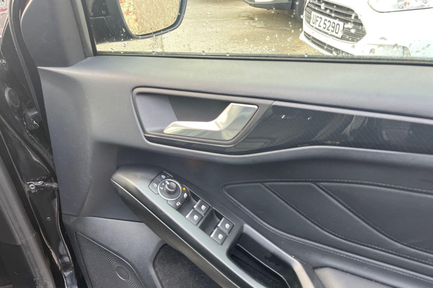 Ford FOCUS Photo 24