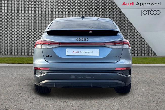 AUDI Q4 e-tron Photo 8
