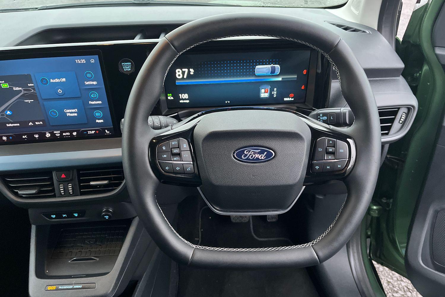 Ford E-Tourneo Courier Photo 11