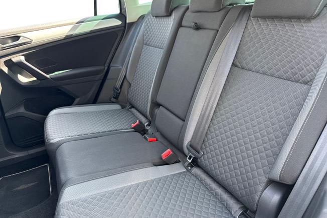 VOLKSWAGEN Tiguan Photo 9