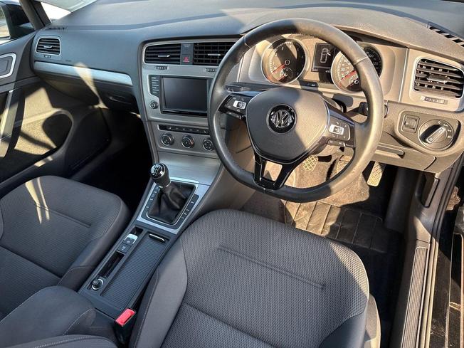 VOLKSWAGEN Golf Photo 6