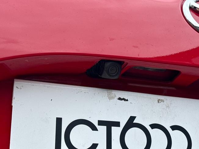 TOYOTA Yaris Photo 31