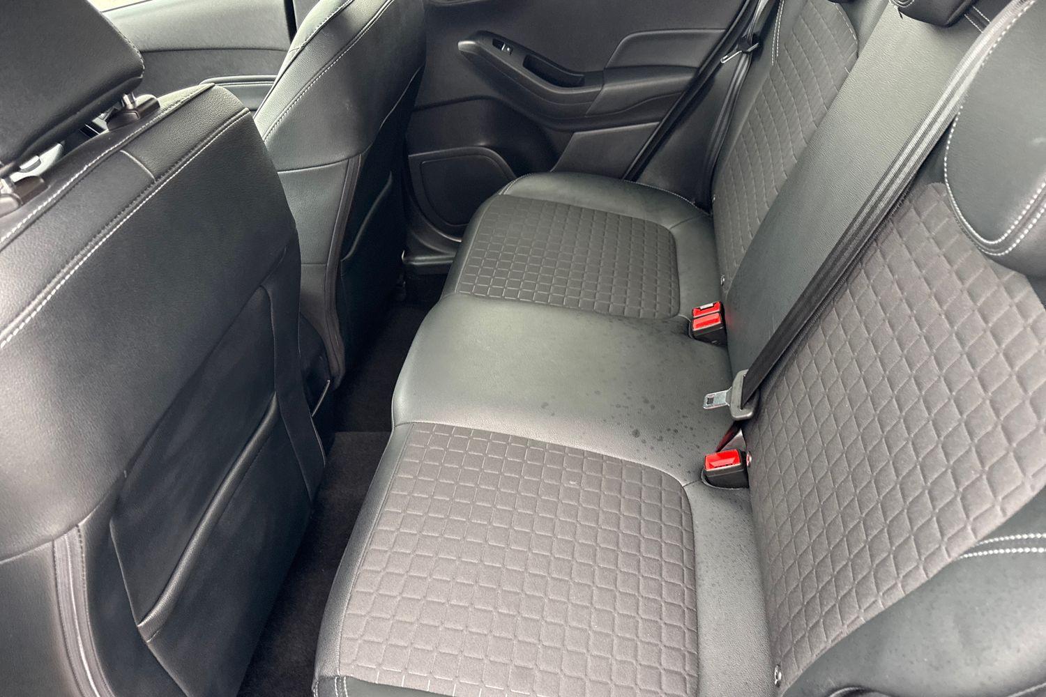 Ford FIESTA Photo 19