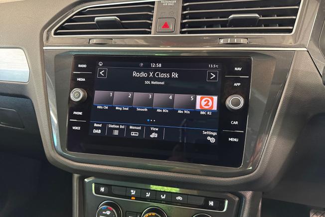 VOLKSWAGEN Tiguan Photo 13
