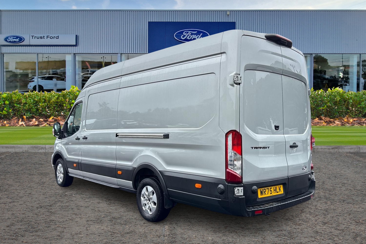 Ford Transit Photo 1