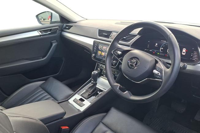 ŠKODA Superb Photo 6