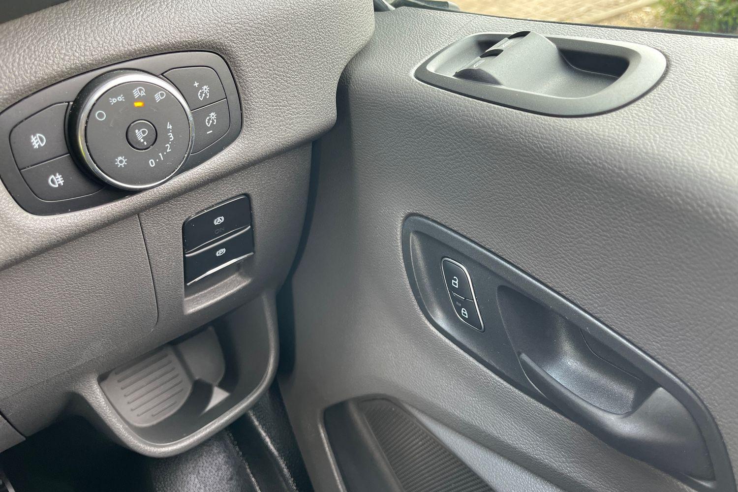 Ford TRANSIT Photo 17