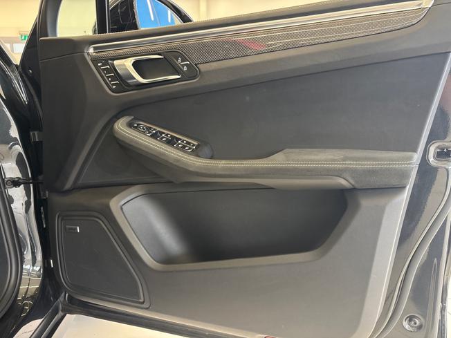PORSCHE Macan Photo 20