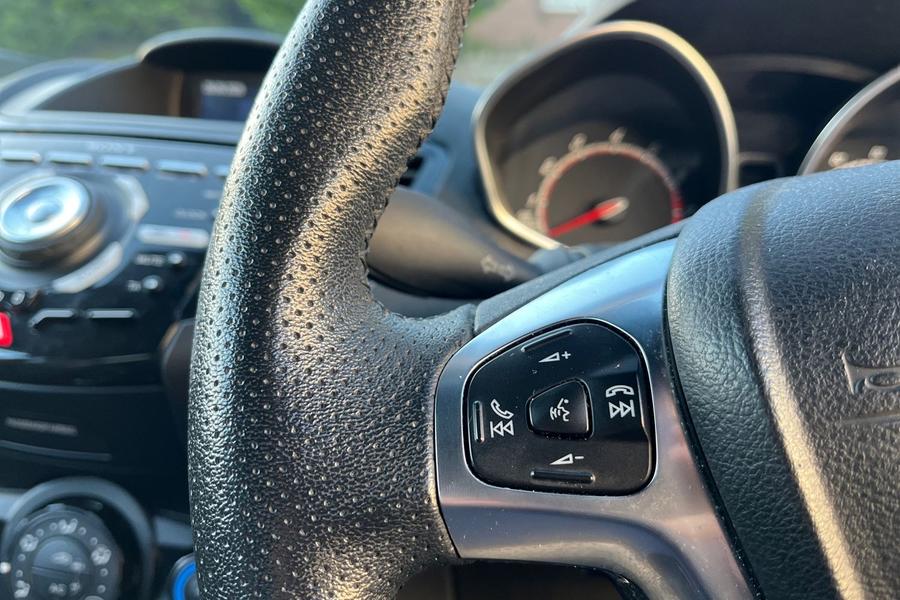 Ford FIESTA Photo autoimg-346b49b48fc99119c911516a3dac678231e74e2f.jpg